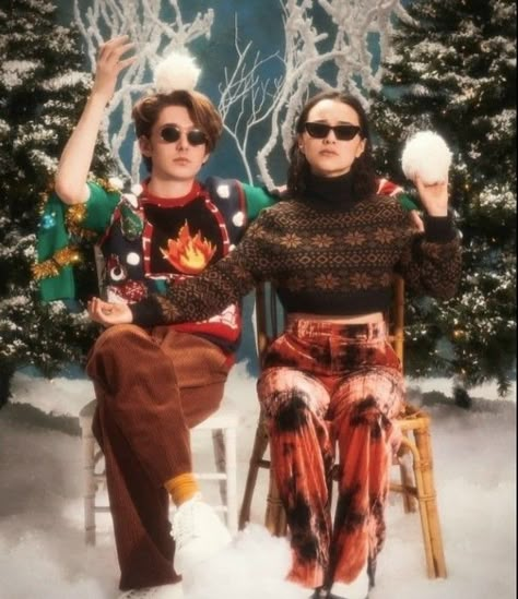 Gen Z Christmas Aesthetic, Dash And Lily Aesthetic, Midori Francis, Dash And Lily, Dash Lily, Austin Abrams, Christmas Editorial, Photoshoot Christmas, Christmas Poses