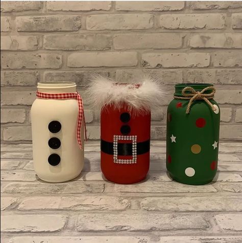 Here are a few ideas on how to use mason jars for christmas decorations and the good news is these are so easy, you can easily make them yourself. Glass Jar Gift Ideas, Mason Jar Painting Ideas, Glass Jar Decorating Ideas, Christmas Candle Jars, Christmas Jar Gifts, Tea Lights Christmas, Jars Decoration Ideas, Jar Painting, Jar Decorations