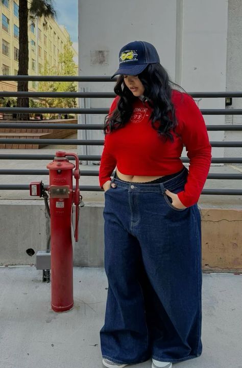 Plus Size Baggy Pants Outfit, Plus Size Y2k Aesthetic, Baggy Outfit Ideas Plus Size, Street Wear For Plus Size Women, Outfit Medium Size Women, Plus Size Streetwear Outfits, Outfit For Fat Belly Women, Streetwear Plus Size Women, Cute Outfits For Chubby Girls