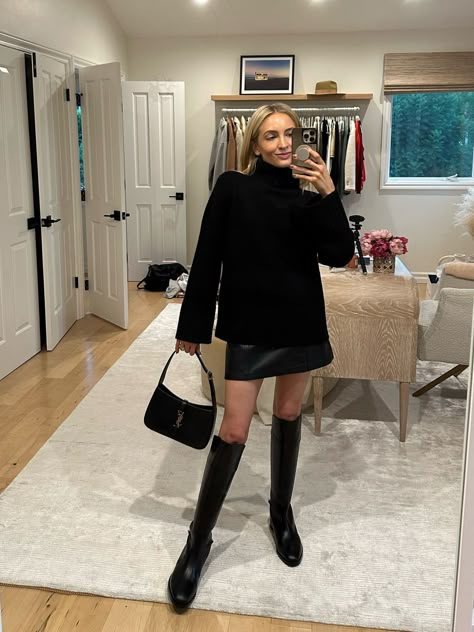 Black High Boots Outfit, Black Boots Outfit Fall, Black Boots Outfit Winter, Knee High Boot Outfits, Black Riding Boots Outfit, High Boot Outfits, Mini Skirt Fall Outfit, Tall Black Boots Outfit, Leather Skirt And Boots