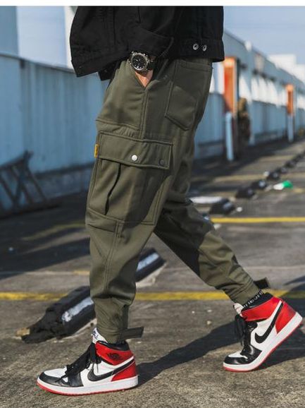 Dc Shoes Girls, Mens Converse Outfit, Men Street Outfit, Techwear Cargo Pants, Cargo Styling, Dragon Punch, Drop Crotch Jeans, Casual Techwear, Celana Kargo