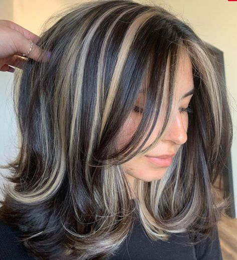 Black Hair With Blonde Highlights, Layer Haircut, Skunk Hair, Rambut Brunette, Straight Layered Hair, Cute Hair Colors, Hair Color Streaks, Brunette Hair With Highlights, Long Hairstyle