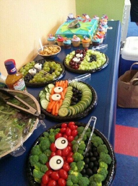 Ninja Turtle Veggie Tray, Ninja Turtles Birthday Party Backdrop, Ninja Turtles 1st Birthday Party Ideas, Ninja Turtles 2nd Birthday Party Ideas, Ninja Turtles 3rd Birthday Party Ideas, Tmnt Bday Party, Ninja Turtle Sweets Table, Ninja Turtle Themed Food, Ninja Bday Party Ideas