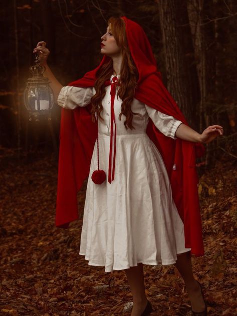 Little Red Riding Hood Outfit, Red Riding Hood Costume Diy, Red Riding Hood Photography, Red Riding Hood Outfit, Red Hood Costume, Little Red Riding Hood Halloween, Red Riding Hood Cosplay, Princess Inspired Outfits, Red Ridding Hood