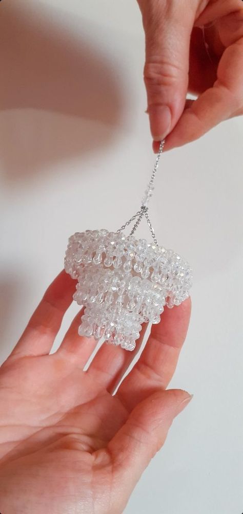 Diy Barbie Chandelier, Dolls House Lights Diy, Miniature Dollhouse Chandelier Diy, Miniature Dollhouse Lights Diy, How To Make A Dollhouse Chandelier, Crystal Bead Projects, Diy Miniature Light Fixtures, Diy Dollhouse Lights, Miniature Doll Houses