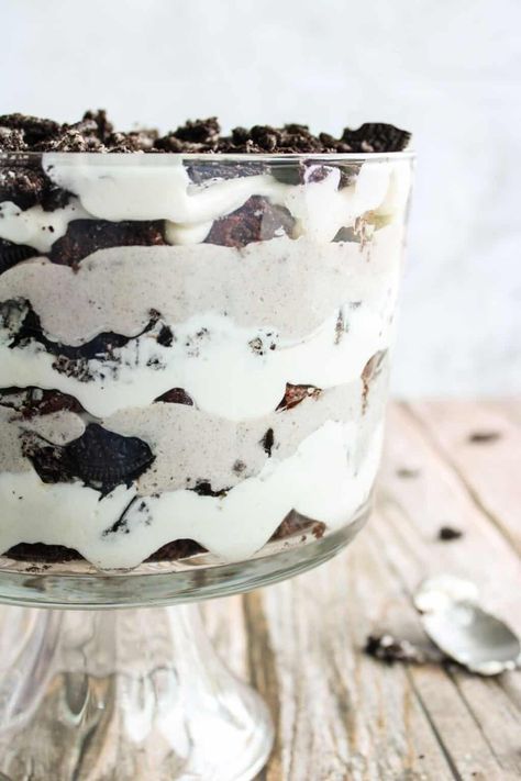 This yummy OREO Brownie Trifle Recipe is the absolute best! Layers of crushed OREOs, brownies, cream cheese mousse and OREO pudding, it is absolute heaven! Oreo Dessert Trifle Bowl, Oreo Cheesecake Brownie Trifle, Oreo Chocolate Trifle Recipe, Oreo Cheesecake Trifle Recipe, Cookies And Cream Trifle Oreo, Best Trifle Recipes Desserts, Oreo Chocolate Trifle, Oreo Dirt Cake Trifle, Fancy Oreo Dessert