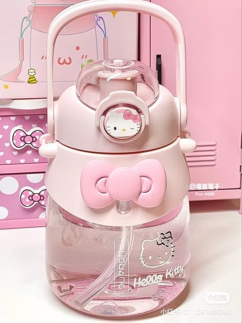 Hello Kitty Water Bottle, Hello Kitty Merchandise, Hello Kitty House, Kitty Items, Cute Furniture, Hello Kitty Aesthetic, Sanrio Stuff, Cute Water Bottles, Hello Kit