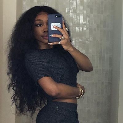 Sza Singer, Hairstyles Curly Hair, Hairstyles Curly, Chilling With Friends, Fav Celebs, Afro Hairstyles, Female Artists, Pretty Hairstyles, Group Chat