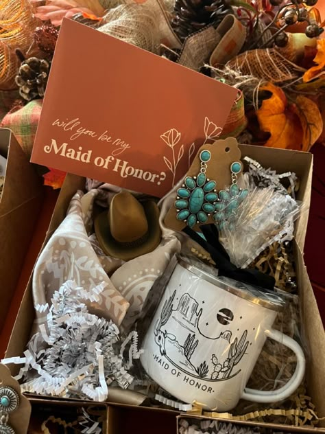 Wedding Food Ideas Main Course, Bridesmaid Proposal Country Theme, Western Wedding Guest Gifts, Bridemaids Proposals Western, Western Wedding Menu Ideas, Western Gift Box Ideas, Palmetto Wedding Decor, Western Bridal Party Gifts, Country Maid Of Honor Proposal