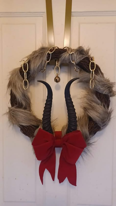 Krampus Yard Decor, Creepmas Decorations Diy, Krampus Decorations Diy, Krampus Christmas Decor, Krampus Wreath, Felt Krampus, Diy Krampus, Krampus Decorations, Female Krampus