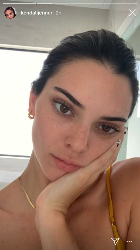 Skin Manifestation, Barefaced Beauty, Kendall Jenner Instagram, Jenner Makeup, Skin Goals, Kylie Cosmetic, Beauty Make-up, 2022 Vision Board, Keeping Up With The Kardashians