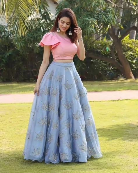 Croptop Skirts Outfit, Hands Designs For Crop Tops, Poses In Crop Top And Skirt, Long Skirt And Top Designs, Full Skirt And Top Indian Style Wedding, Crop Top Lehenga Poses, Lehnga Choli For Girls Style, Long Skirt Design Pattern, Poses In Skirt And Top Traditional