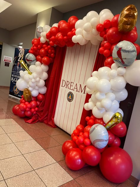 Red White Balloon Arch, White And Red Balloon Decorations, Red White Balloon Decorations, Red And White Balloon Arch, Mundan Ceremony Decoration Ideas, Red And White Balloon Garland, Red White Balloon Garland, Baseball Balloon Arch, Baseball Balloon Garland