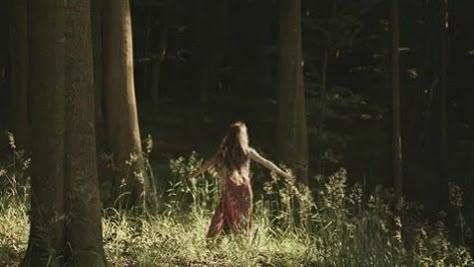 Kaitycore Aesthetic, Earth People Aesthetic, Forest Film Photography, Forest Girl Aesthetic, Earth Girl Aesthetic, Circe Aesthetic, Allie Core, Cottagecore Girl, Living In The Woods