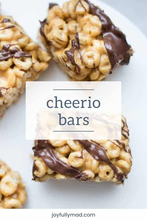 Cheerio Bars Recipe Using Cheerios, Cheerios Dessert, No Bake Cereal Bars, Recipes With Cereal, Cheerios Snacks, Cookies Cereal, Cereal Desserts, Cheerio Treats, Cereal Bars Homemade