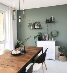 Happy Evening, Living Room Wall Color, Interior Boho, Room Wall Colors, Hiasan Bilik Tidur, Green Walls, Room Decorations, Minimalist Living Room, Dining Room Design