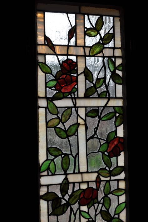 Beautiful Stained Glass Art, Stained Glass Vintage, Vintage Stained Glass Windows, Stained Glass Roses, Garden Lattice, Casa Hobbit, French Window, Stained Glass Rose, Rose Trellis