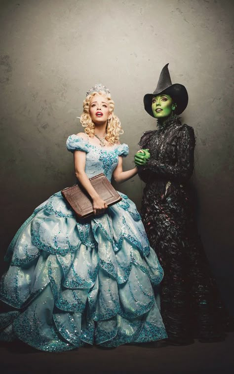 Sapo Kermit, Musical Dress, Cabaret Costume, Musical Theatre Costumes, Wicked Costumes, Elphaba And Glinda, Broadway Costumes, Wicked Witch Of The West, Wicked Musical