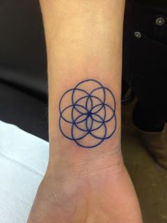 Seed Of Life Tattoo Design, Flower Of Life Pattern Tattoo, Life Flower Tattoo, Seed Of Life Tattoo, Scared Geometry, Flower Of Life Pattern, Flower Of Life Symbol, Art Tattoo Ideas, Inspo Tattoo