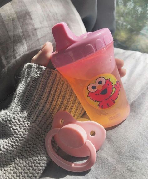 Kawaii Pacifier, Baby Gril, My Baby Girl, Baby Alive, Baby Time, Baby Bottle, Cute Little Things, Sippy Cup, Baby Bottles