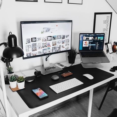 Super Awesome Workspaces & Setups 21 - Gillde | Design Inspiration Graphic Design Workspace, Graphic Designer Desk, Design Studio Workspace, Creative Workspace, Workspace Inspiration, Graphic Design Studio, Workspace Design, Office Workspace, Office Set