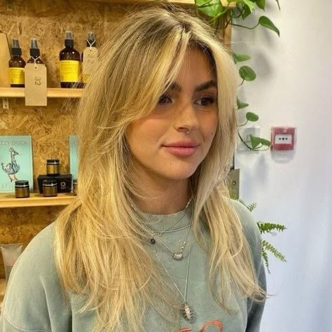 Blonde And Curtain Bangs, Modern Curtain Bangs, Blonde Haircuts Curtain Bangs, Slight Curtain Bangs Straight Hair, European Summer Haircut, Almost Bangs Haircut, Long Face Framing Bangs Long Hair, Fringe With Long Hair Straight, Face Frame For Round Face