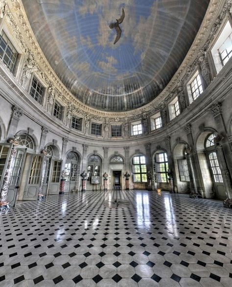 Palace Ballroom, Medieval Aesthetics, Vaux Le Vicomte, Corpus Museum, Chateau France, Formal Gardens, French Chateau, Chiaroscuro, Landscape Architect