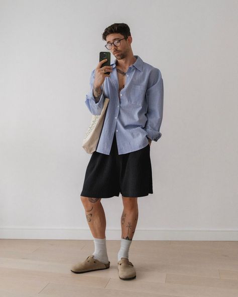 Lesbian Clothes, Birkenstock Outfit Men, Oxford Shirt Outfit, Daniel Simmons, Mens Street Style Summer, Birkenstock Outfit, Shirt Outfit Men, Mens Shorts Outfits, Mens Summer Outfits