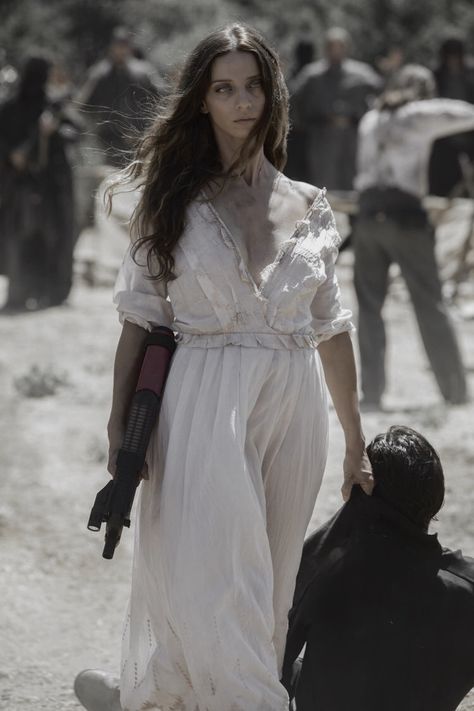 Westworld Art, Westworld Aesthetic, John Gallagher Jr, Westworld Season 2, Dolores Abernathy, Westworld Hbo, Hbo Tv Shows, Angela Sarafyan, Luke Hemsworth