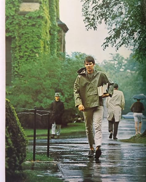 The Men's Club Take Ivy special issue no.1. 1972 Ivy League Aesthetic, Preppy Men, Ivy League Style, Ivy Style, Prep Style, 20th Century Fashion, Preppy Style Summer, Mens Outfit Inspiration, Mens Club