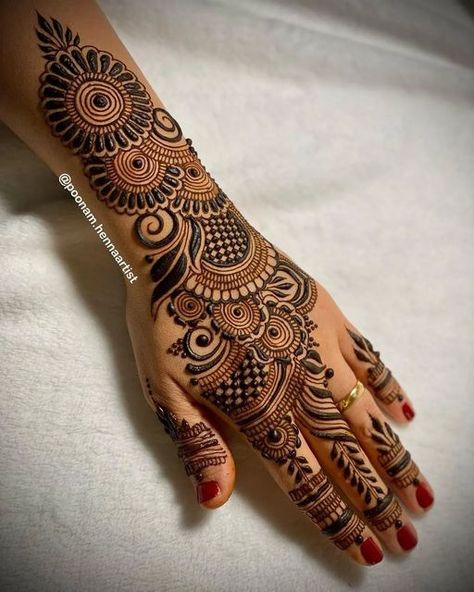 Arabic Mehandi Design Front Hand, Mehndi Design For Back Side, Back Side Mehendi Design Arabic, Mehndi Disgn Back Hand, Arebic Mahendi Designs Simple Front Hand, Arabic Back Mehndi Designs, Mehedi Degins Back Hand, Mehndi Designs Arabic Back Hand, Arabic Mehndi Designs Right Hand