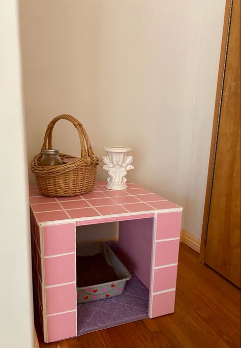 Litter Box Apartment, Pink Tile Table Diy, Cute Cat Litter Box Ideas, Litter Box Diy Hidden, Secret Litter Box Ideas, Multicat Litter Box Ideas, Pet Organization Cat, Aesthetic Cat Litter Tray, How To Hide Litter Box Diy