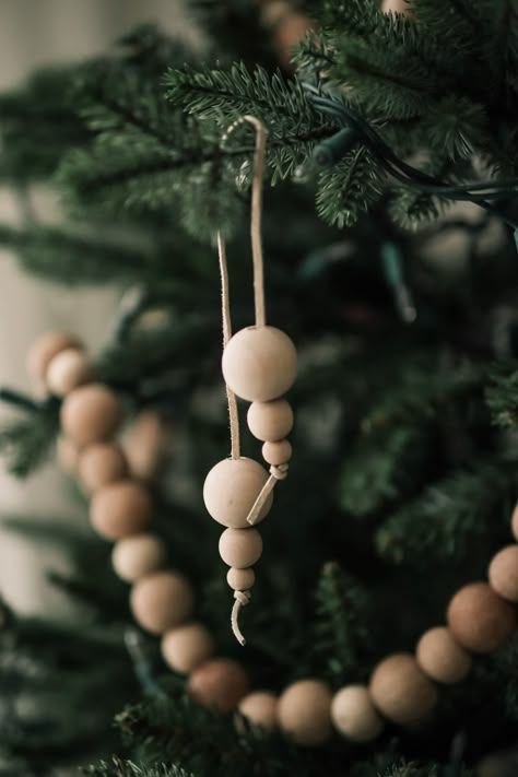 Bead garland christmas tree