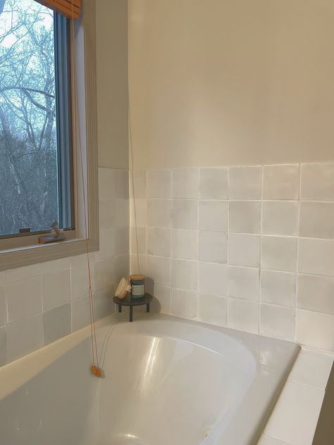 Painting my bathroom bathtub tile in a faux zellige stylle Painted Tile Tub Surround, Painting Tile Around Bathtub, Painted Bathtub Tile, Painting Bathtub Tile, Painted Tile Shower Wall, White Tile Bathroom Paint Ideas, Faux Zellige Tile, Diy Zellige Tile, Painting Tile Shower Wall