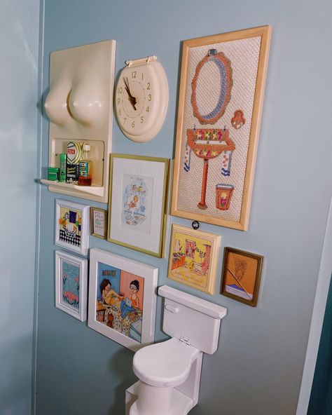 Funny Bathroom Aesthetic, 70s Home Decor Bathroom, Funky Office Ideas Interior Design, Colorful Bathroom Rental, Bathroom Ideas Quirky, Eclectic Bathroom Colorful, Fun Restroom Ideas, Fun Bathrooms Ideas, Funky Washrooms