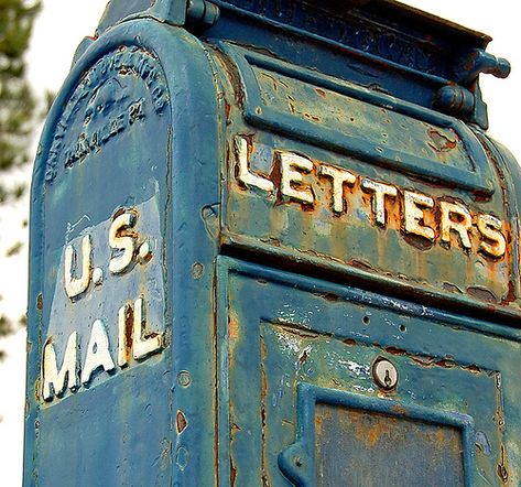 Snail Mail mmm so fun to send so fun to receive! Old Mailbox, Vintage Mailbox, Letter Boxes, Post Boxes, Going Postal, Mail Boxes, New Vegas, Fallout New Vegas, You've Got Mail