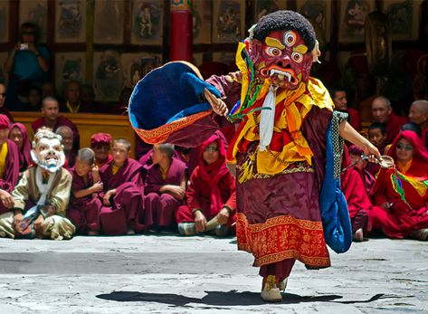 Hemis Festival, Ritual Dance, Tibet Art, Dance Of India, Tibetan Monk, Mask Dance, Mahayana Buddhism, Fairs And Festivals, Rural India