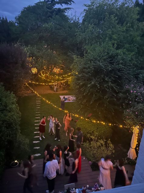 Birthday Garden Party Aesthetic, Summer Ball Aesthetic, Salt Burn Party Aesthetic, 18th Garden Party, Summer House Party Aesthetic, Outside Party Decorations Backyards, Big Birthday Party Aesthetic, Midsummer Aesthetic Party, Garden Dance Party