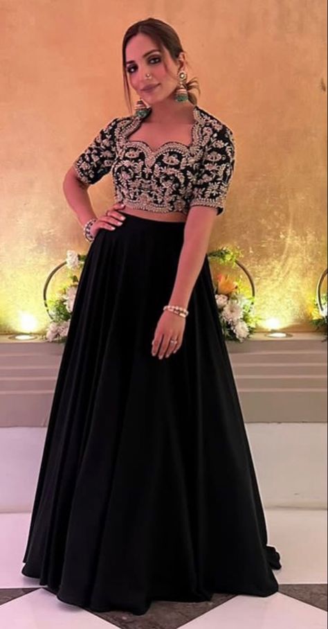 Black Skirt Indian Outfit, Black Lehanga Outfit For Wedding, Skirt And Top Indian Outfit Ideas, Sangeeth Dress Designs For Women, Black Lehanga Outfit, Caption For Boys In Traditional Wear, Black Lehenga Look, Black Lehnga Dress, Black Lengha Outfit