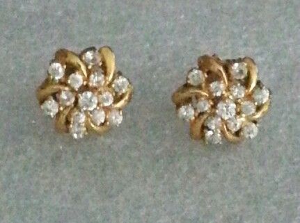 My old grandma stud earring. Old Grandma, Gold Earrings Designs, Earrings Studs, Gold Earrings Studs, Stud Earring, Designer Earrings, Floral Rings, Beautiful Jewelry, Gold Earrings