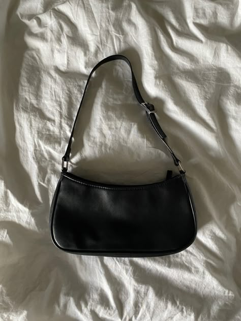 Black Purses Aesthetic, Simple Black Purse, Black Shoulder Bag Aesthetic, Black Bags Aesthetic, Black Purse Aesthetic, Mini Purse Aesthetic, Mini Bags Aesthetic, Black Tote Bag Aesthetic, Black Purse Outfit