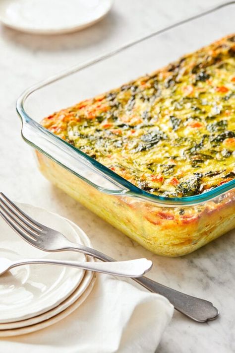 This easy Breakfast Casserole recipe is made with eggs, spinach, tomatoes and Feta cheese and only takes a few minutes to whip up. You can make it ahead of time, so it’s the perfect breakfast egg casserole for Christmas morning or any day! Breakfast Casserole With Spinach, Spinach Feta Breakfast, Skinnytaste Breakfast, Casserole With Spinach, Feta Breakfast, Spinach Casserole Recipes, Tomatoes And Feta Cheese, Egg Spinach, Christmas Breakfast Casserole