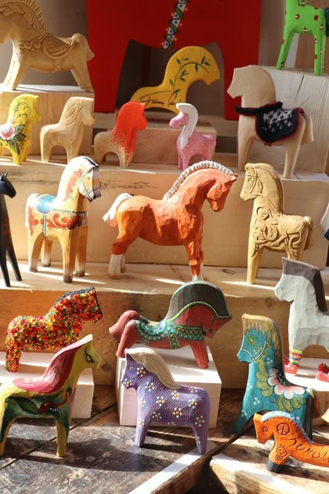 Toy Horses, Horse Crafts, Wooden Horse, Dala Horse, Scandinavian Folk Art, Toy Horse, Horse Sculpture, Wood Carving Art, Grand Art