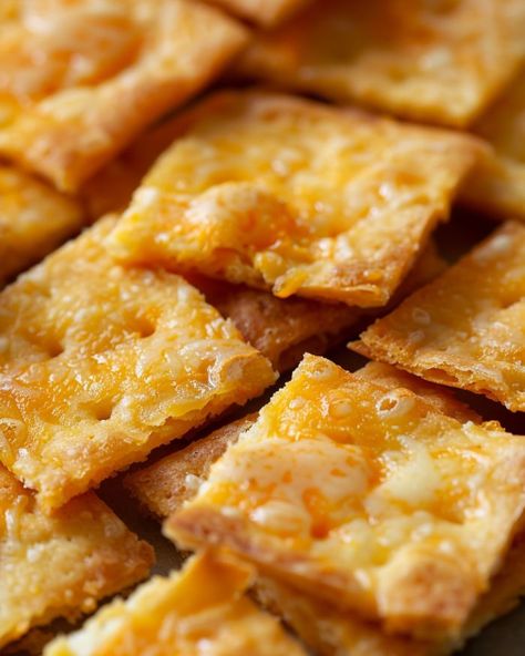 Keto Cheese Crackers, Homemade Crackers Recipe, Homemade Crackers, Keto Cheese, Appetizers Easy Finger Food, Best Appetizer Recipes, Snack Mix Recipes, Cracker Recipes, Salty Snacks