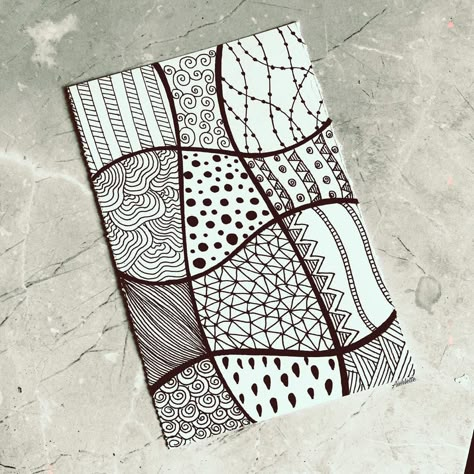 Vignette Drawing, Simple Zentangle, Pencil Drawing Images, Zen Doodle Patterns, Easy Mandala Drawing, Acrylic Art Projects, Zentangle Artwork, Easy Pixel Art, Zen Doodle Art