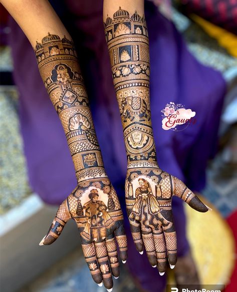 Celebrating my beautiful bride @dr.juikandekar 🧿💙😍 special day with intricate bridal mehandi 🌿💞Adding a touch of tradition and love to her journey 💍🌸Feeling honored to be a part of her beautiful transformation 🌺✨#Gaurisartisticheena #BridalMehandi #WeddingJourney #TraditionalTouch #BridalTransformation #WeddingTraditions #MehandiDesigns #BridalPrep #BridalMehandiDesign#MehandiCelebration #loveandtradition Back Said Mehndi Design Bridal, Bridal Heavy Mehndi Designs, Mehendi Figure Designs, Indian Bride Mehendi Designs, Mehandi For Engagement Bride, Bride Mahendi Design Bridal, Traditional Bridal Mehandi, Bridal Mehendi Designs Wedding 2024, Mehandi Design For Engagement