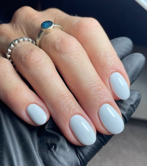 Pale Blue Manicure, Oval Summer Nails 2024, Short Blueberry Milk Nails, Neutral Short Dip Nails, Short Dip Nails Purple, Bridal Nails With Blue, Nail Inspo For Pale Skin, Light Blue Shellac Nails, Nails Small Simple