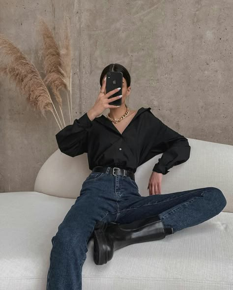 Dark Feminine Wardrobe, Dark Elegant Aesthetic Outfit, Masculine Feminine Outfits, Feminine Casual Outfits, Feminine Outfits Casual, Feminine Style Casual, Dark Feminine Style, Feminine Aesthetic Outfits, Feminine Summer Outfits