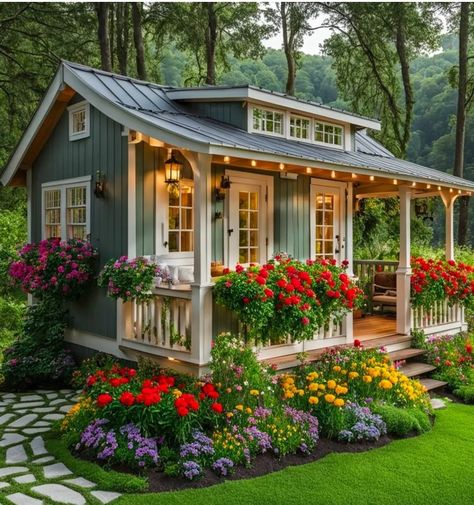 Cute Cottages, Tiny House Exterior, Backyard Cottage, Small Cottage Homes, Little Cottages, Tiny House Nation, Cottages And Bungalows, Tiny Cottage, Dream Cottage