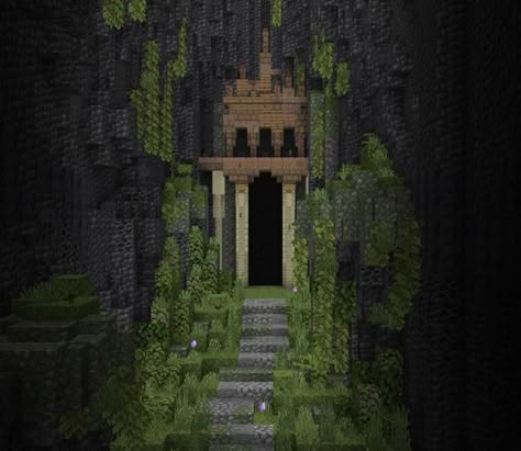 Kingdom Minecraft Build, Minecraft Tomb Ideas, Cave Designs Minecraft, Underground Cave Minecraft, Minecraft Abandoned Mineshaft, Underground Castle Minecraft, Minecraft Underground Mine, Medieval Portal Minecraft, Mossy Castle Minecraft